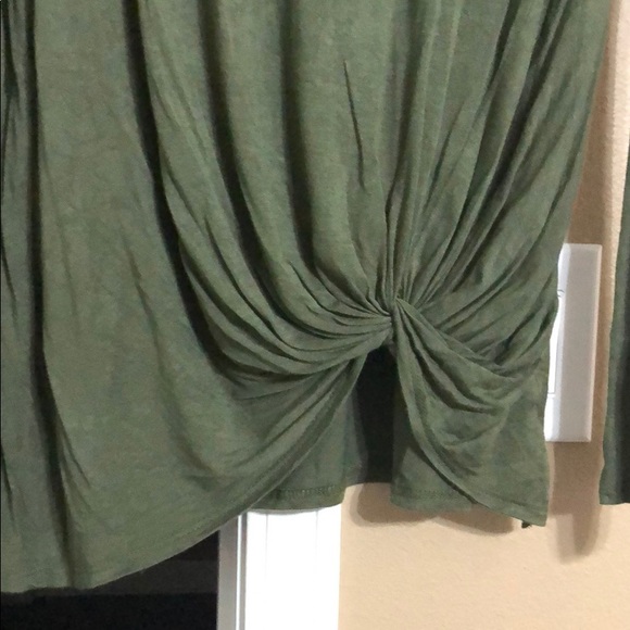 Women’s Top - Picture 2 of 4